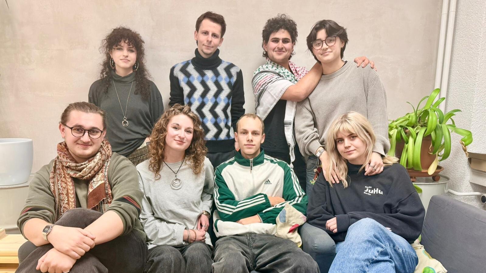 8 junge Menschen engagieren sich im VOrstand von JuHu Berlin
