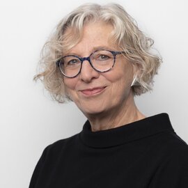 Porträtfoto von Marina Kettner, Rednerin für humanistische TrauerFEIERn.