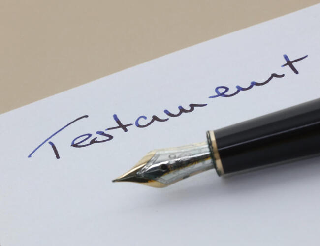 Füller auf einem Blatt Papier mit der Aufschrift Testament