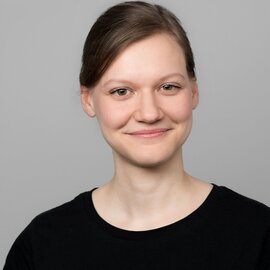 Porträtfoto von Josefine Löser, Referentin für Mediengestaltung, interne Kommunikation und Social Media.