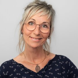 Portraitfoto von Katrin Beyer, Leitung Humanistische Kita Verbindungsweg.