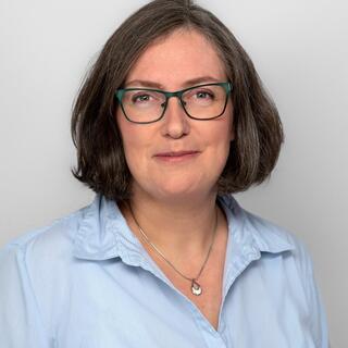 Antje Brose, Referentin Öffentlichkeitsarbeit und Fundraising Humanistische Hospize Porträt von Antje Brose, Referentin Öffentlichkeitsarbeit und Fundraising Humanistische Hospize.