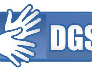 KIS: Kontakt- und Informationsstelle für Selbsthilfe in Berlin-Pankow: Informationen in Gebärdensprache Zu sehen ist das DGS-Symbol: links zwei Hände, rechts das Akronym DGS für Deutsche Gebärdensprache.