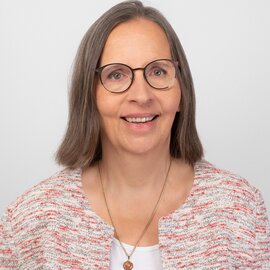 Portraitfoto von Ina von Grüner, Tandemleitung Humanistische Kita Sponholzstraße.