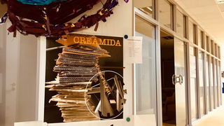 Humanistische Fachschule für Sozialpädagogik in Berlin: Creamida-Workshop In einem Flur der Humanistischen Fachschule für Sozialpädagogik ist ein Poster für den Creamida-Workshop zu sehen.