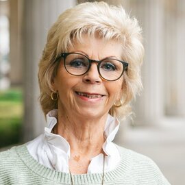 Porträtfoto von Carmen Malling, Rednerin für humanistische TrauerFEIERn.