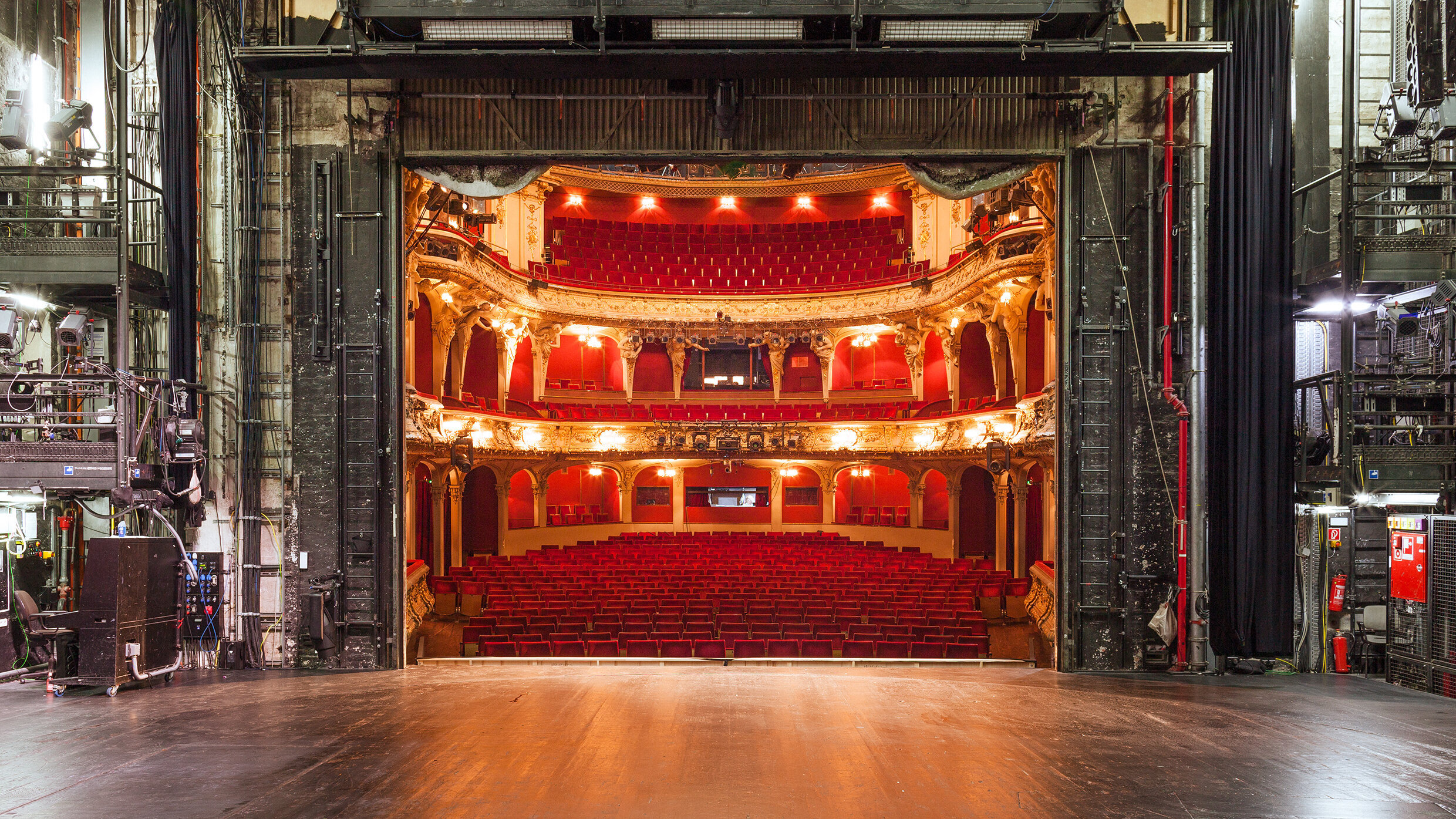 Bühne und Zuschauerberreich des Theaters am Schiffbauerdamm