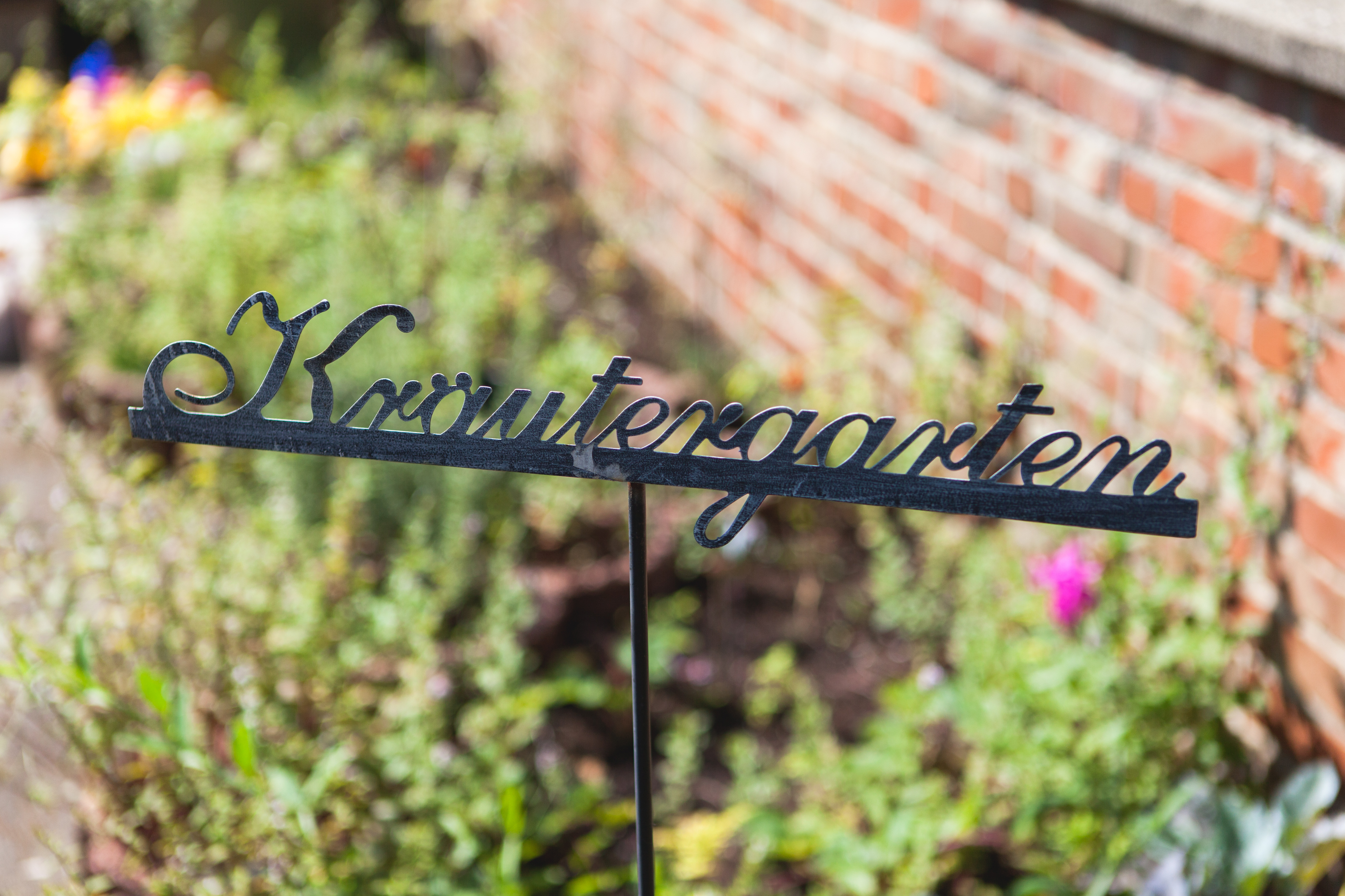 Foto Außenansicht Kräutergarten Kita Johanna Tech Straße