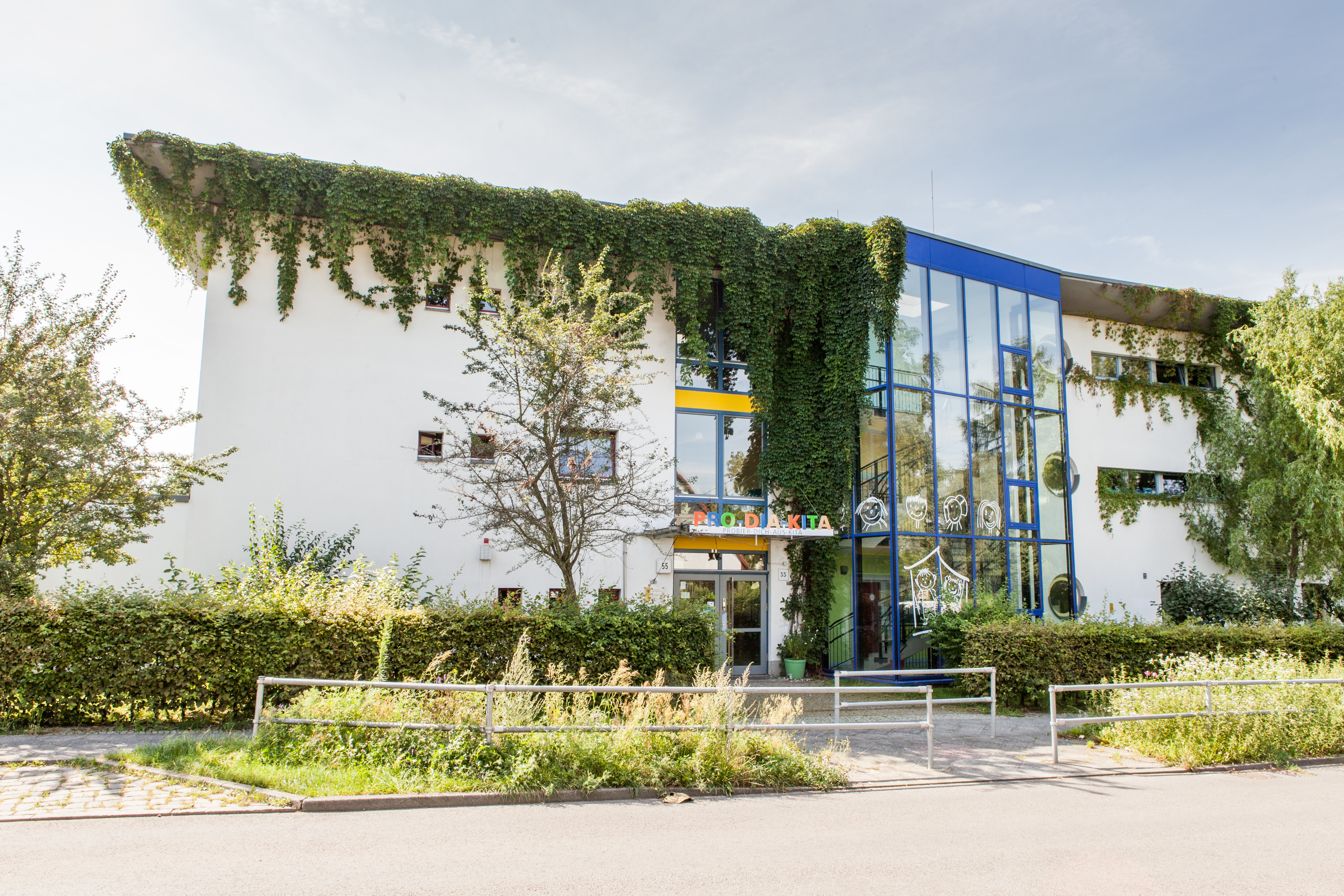 Foto Außenansicht Gebäude Kita Landreiterweg