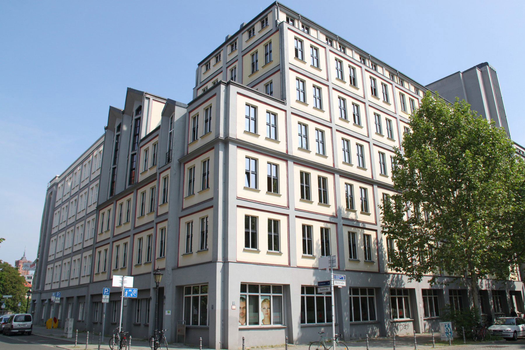 Zu sehen ist das Gebäude Wallstraße, Ecke Inselstraße, in dem sich die Landesgeschäftsstelle des Humanistischen Verbandes Berlin-Brandenburg befindet.
