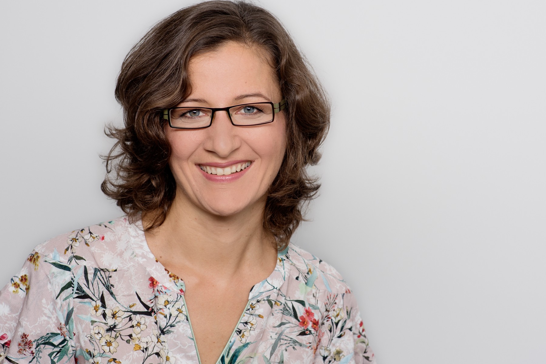 Porträtfoto von Anett Ast, Referentin Finanzen und Schulorganisation.