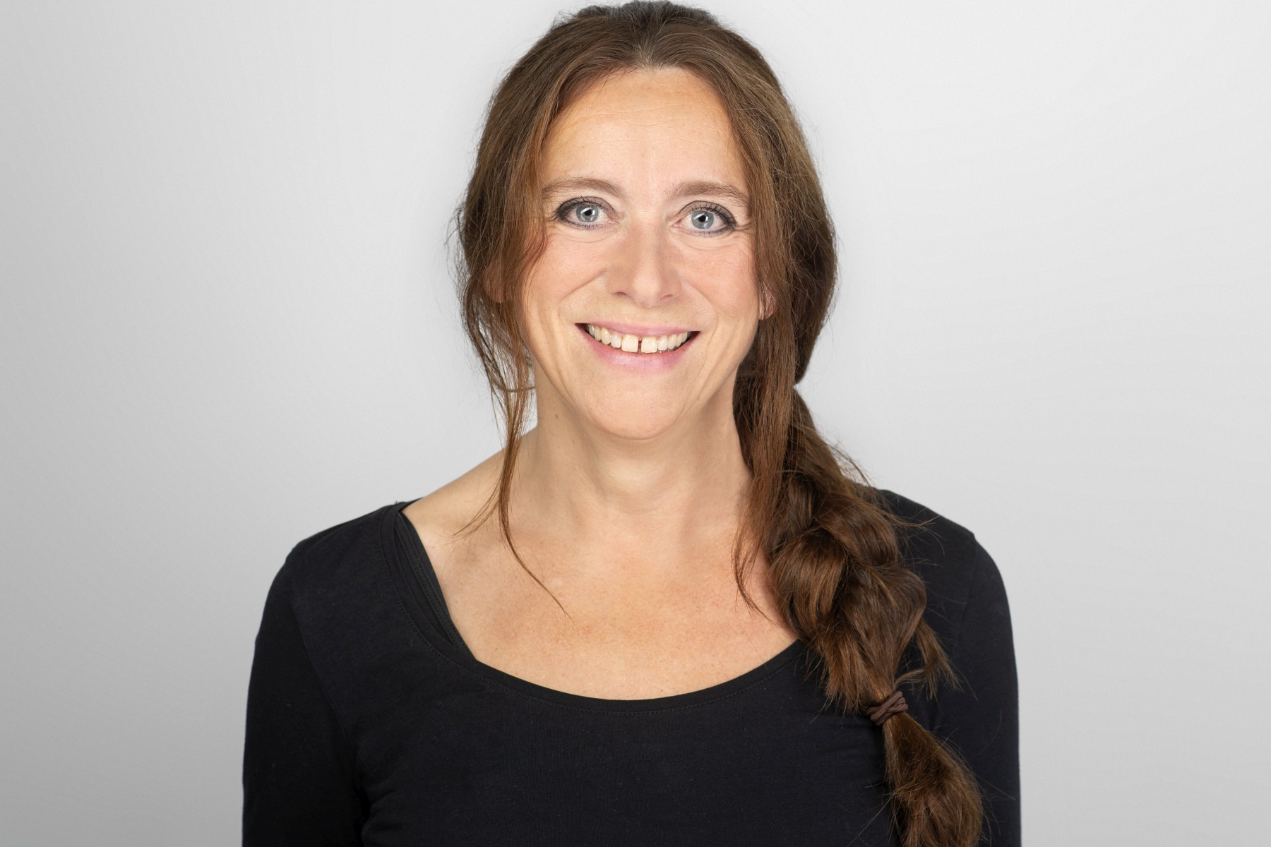 Porträtfoto von Grit Seehaus, Sekretariat Humanistische Lebenskunde.