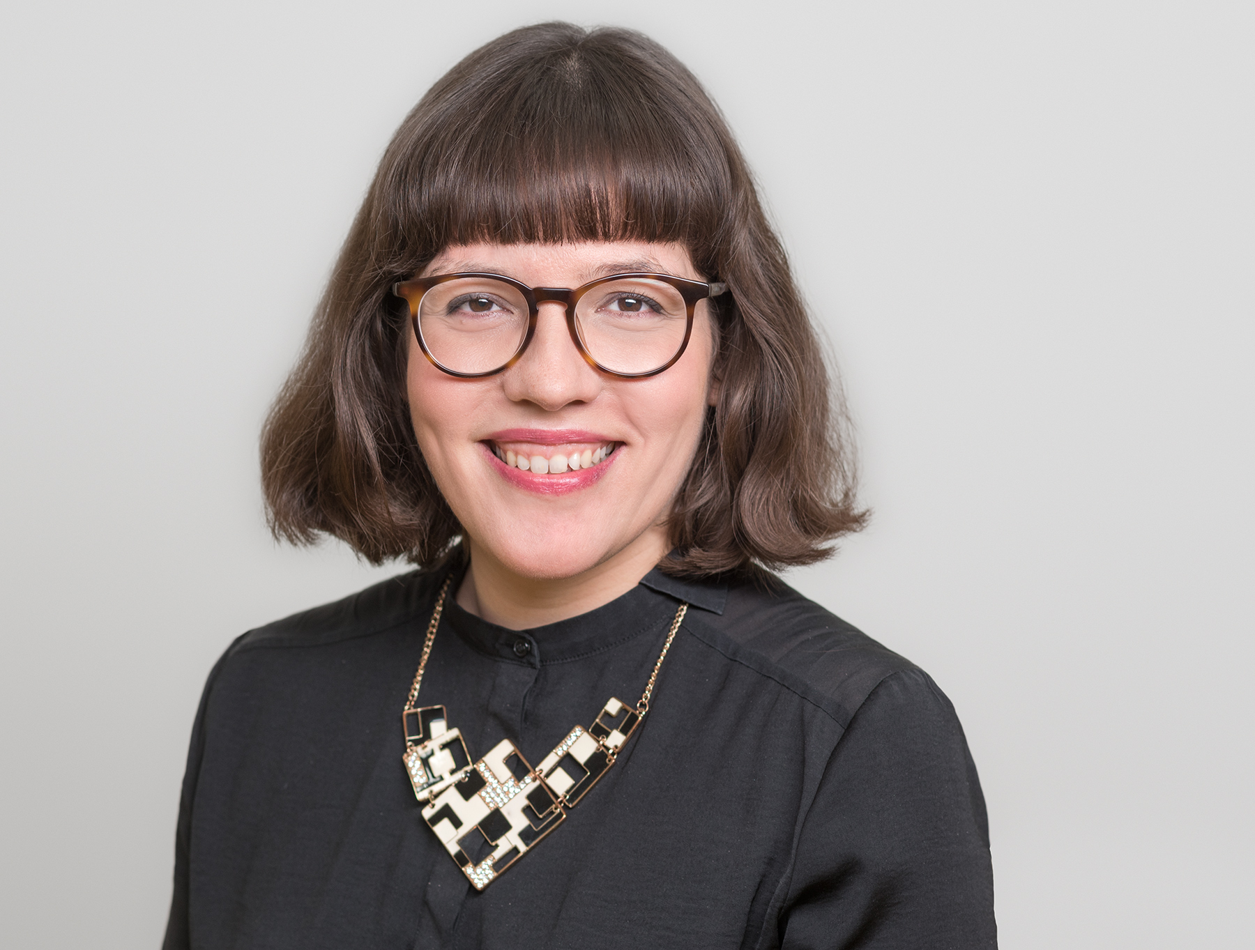 Porträtfoto von Lisa Romig, Koordinatorin Digitalisierung.
