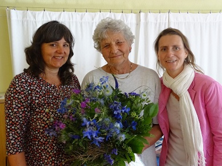Foto: Leonore Schicktanz, Ruth Priese und Maria Thom (v.l.n.r) nach der Verleihung des goldenen Däumchens