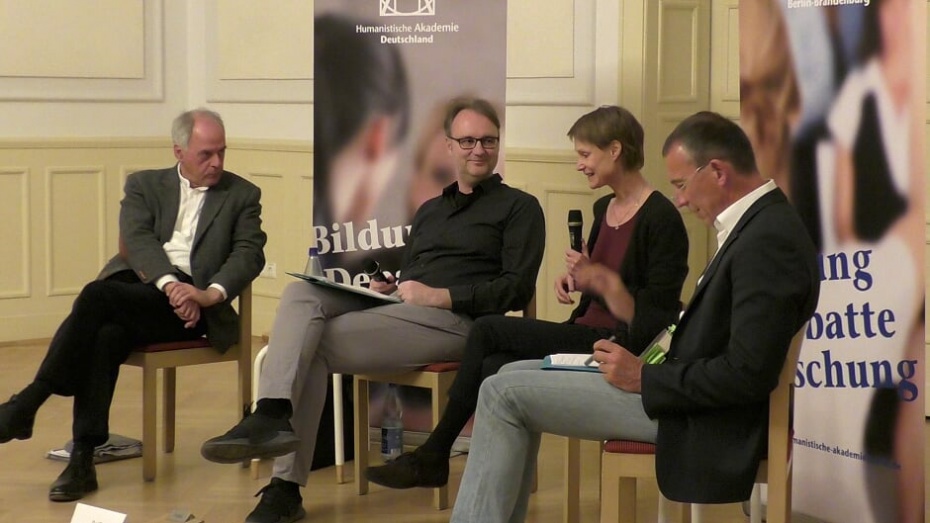 Podium mit Wilhelm Schmid, Ralf Schöppner, Eva Vogt und Franz-Josef Wetz (v.l.)