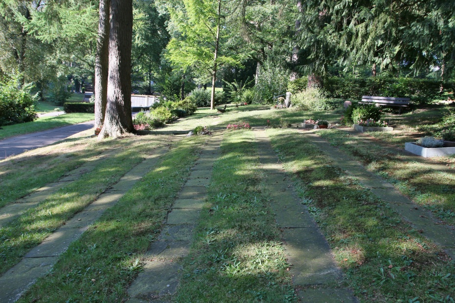 Urnengräber von Freidenkern auf dem Friedhof Ronsdorf (©HP Schulz)