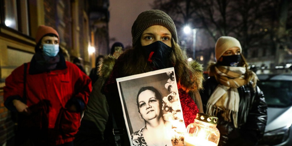 Protest gegen das Abtreibungsverbot in Polen nach dem Tod von Agnieszka T in Warschau am Dienstag 
