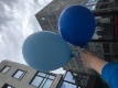 Ballons vor Wolken