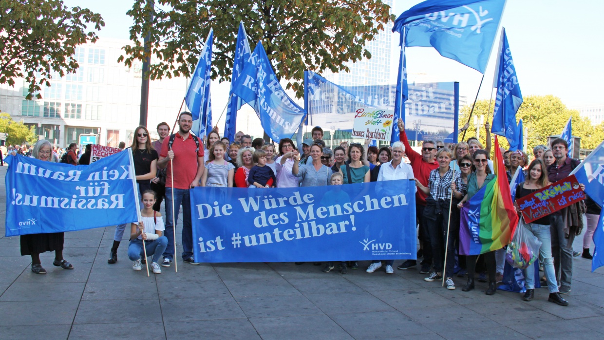 Mit einer großen Delegation haben auch zahlreiche Mitglieder unseres Verbandes, der Jugendverbände und der Regionalverbände in Bernau, Königs Wusterhausen, Potsdam und Märkisch-Oderland an der #unteilbar-Demonstration teilgenommen. 