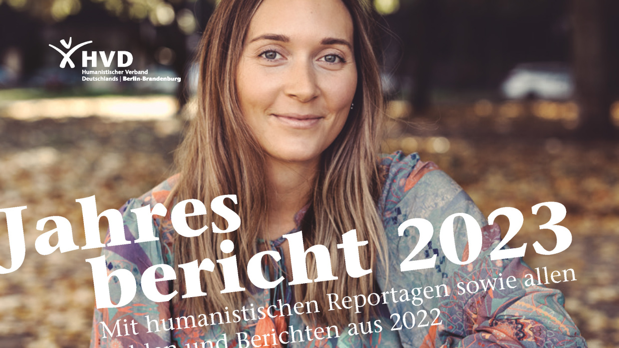 Mit allen Zahlen und Berichten aus 2022: Das ist das Titelbild des Jahresberichtes 2023 des Humanistischen Verbandes Berlin-Brandenburg.