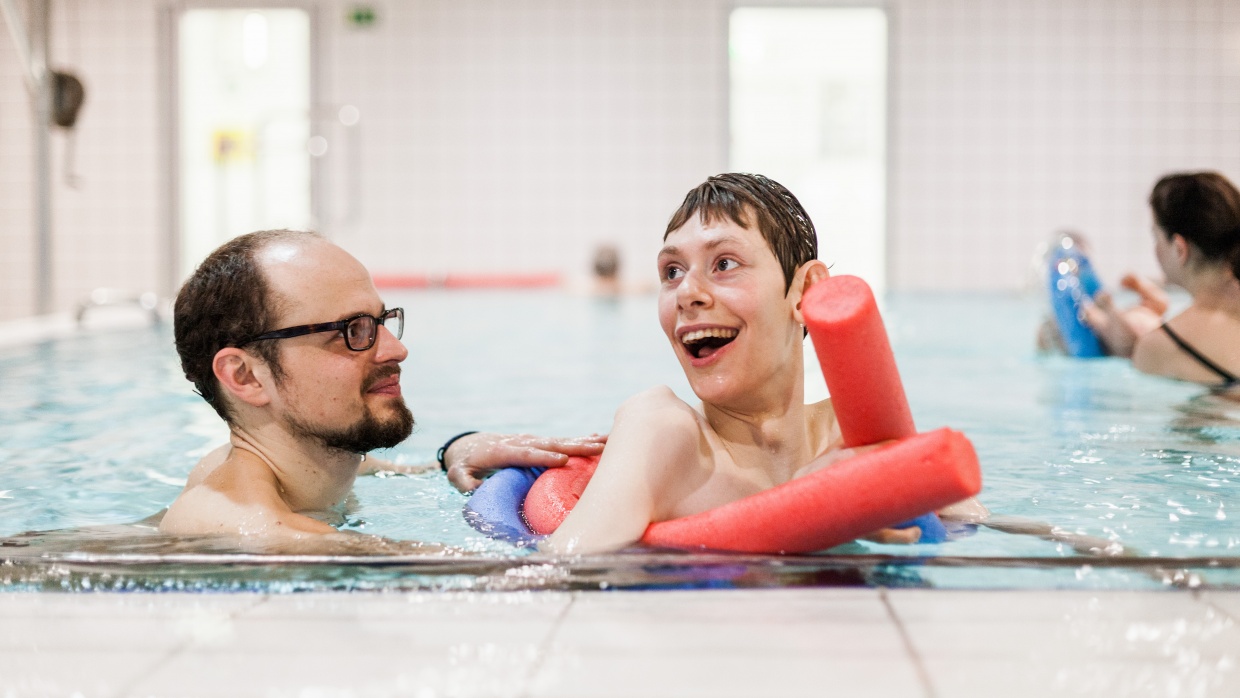 Wöchentliche Schwimmtherapien für die Kinder des Kinderhospiz Berliner Herz